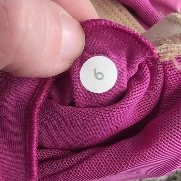 Lululemon Women's tank top with built in sports bra - Picture 5 of 8